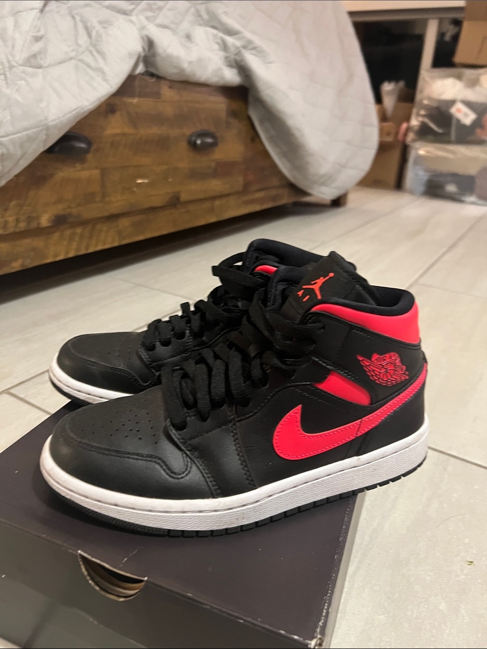 Nike Air Jordan 1 Mid “Black Gym Red” or Bred Mid Women’s 7.5 Perfect Condition - Picture 6 of 9